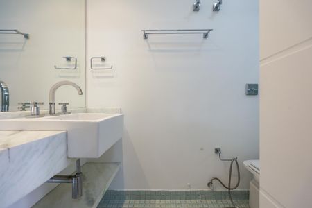 Apartamento à venda com 160m², 3 quartos e 3 vagasBanheiro da Suíte 2