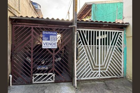 Casa à venda com 106m², 2 quartos e 1 vaga Casa à venda com 106m², 2 quartos e 1 vagaFachada