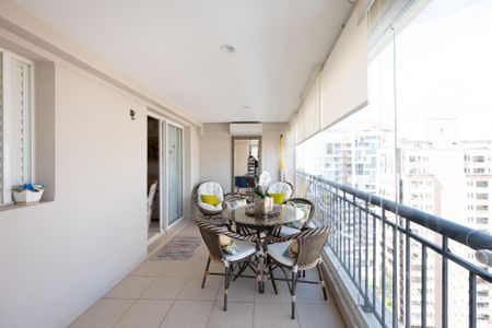Apartamento para alugar com 98m², 2 quartos e 2 vagasVaranda