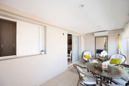 Apartamento para alugar com 98m², 2 quartos e 2 vagasVaranda