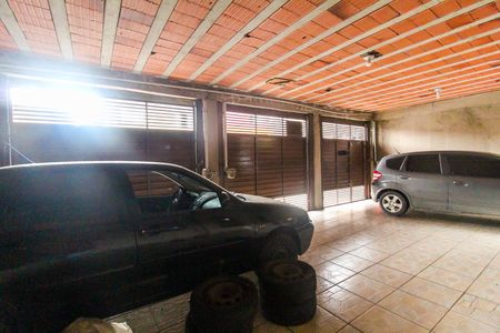 Casa à venda com 362m², 4 quartos e 4 vagas Casa à venda com 362m², 4 quartos e 4 vagasGaragem
