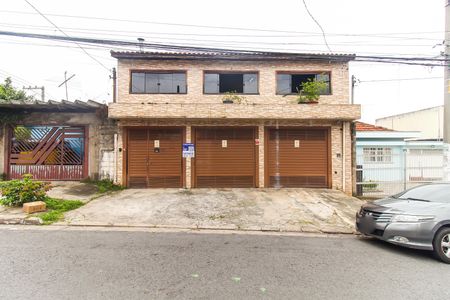 Casa à venda com 362m², 4 quartos e 4 vagas Casa à venda com 362m², 4 quartos e 4 vagasFachada + Placa