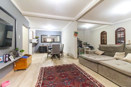 Casa à venda com 362m², 4 quartos e 4 vagas Casa à venda com 362m², 4 quartos e 4 vagasSala