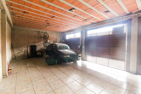 Casa à venda com 362m², 4 quartos e 4 vagas Casa à venda com 362m², 4 quartos e 4 vagasGaragem