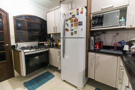 Casa à venda com 362m², 4 quartos e 4 vagas Casa à venda com 362m², 4 quartos e 4 vagasCozinha