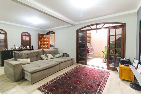 Casa à venda com 362m², 4 quartos e 4 vagas Casa à venda com 362m², 4 quartos e 4 vagasSala