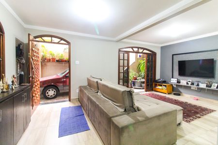 Casa à venda com 362m², 4 quartos e 4 vagas Casa à venda com 362m², 4 quartos e 4 vagasSala