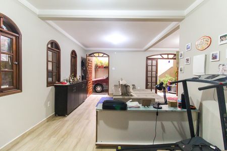 Casa à venda com 362m², 4 quartos e 4 vagas Casa à venda com 362m², 4 quartos e 4 vagasSala