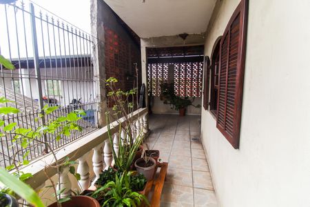 Casa à venda com 362m², 4 quartos e 4 vagas Casa à venda com 362m², 4 quartos e 4 vagasCorredor