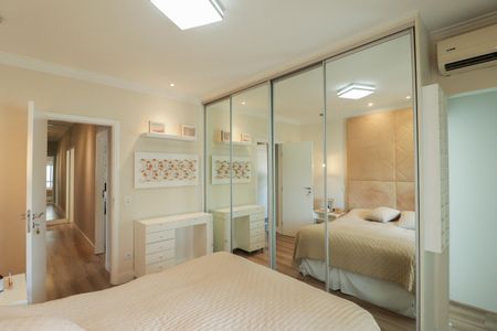 Apartamento à venda com 327m², 4 quartos e 2 vagasSuíte 1