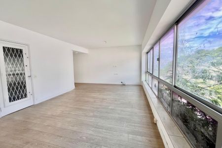 Apartamento à venda com 98m², 3 quartos e 1 vaga Apartamento à venda com 98m², 3 quartos e 1 vagaSala