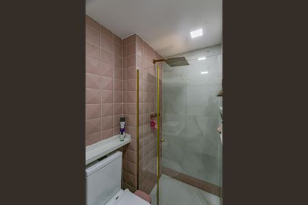 Apartamento à venda com 74m², 2 quartos e 1 vaga Apartamento à venda com 74m², 2 quartos e 1 vagaBanheiro Social