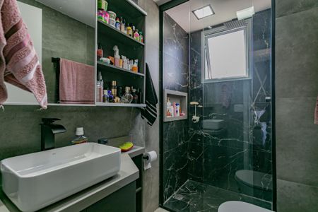Apartamento à venda com 74m², 2 quartos e 1 vaga Apartamento à venda com 74m², 2 quartos e 1 vagaBanheiro da Suíte