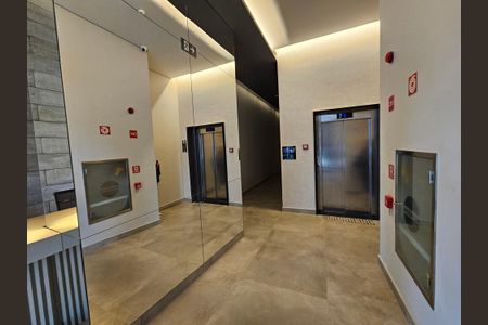 Studio para alugar com 32m², 1 quarto e 1 vaga Studio para alugar com 32m², 1 quarto e 1 vagaHall social