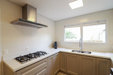 Apartamento à venda com 335m², 4 quartos e 6 vagas Apartamento à venda com 335m², 4 quartos e 6 vagasCozinha e Área de Serviço