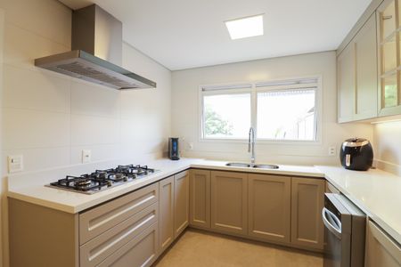 Apartamento à venda com 335m², 4 quartos e 6 vagas Apartamento à venda com 335m², 4 quartos e 6 vagasCozinha e Área de Serviço