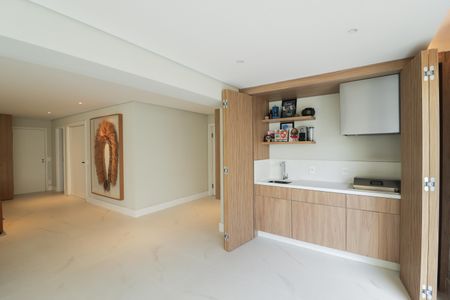 Apartamento à venda com 335m², 4 quartos e 6 vagas Apartamento à venda com 335m², 4 quartos e 6 vagasSala