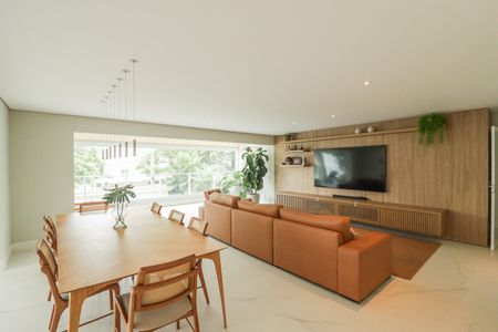 Apartamento à venda com 335m², 4 quartos e 6 vagas Apartamento à venda com 335m², 4 quartos e 6 vagasSala