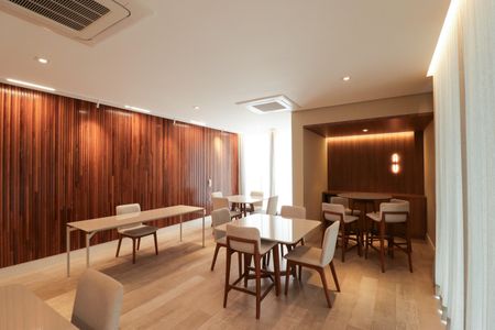 Apartamento à venda com 335m², 4 quartos e 6 vagas Apartamento à venda com 335m², 4 quartos e 6 vagasSalão de Festas