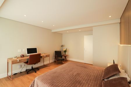 Apartamento à venda com 335m², 4 quartos e 6 vagas Apartamento à venda com 335m², 4 quartos e 6 vagasSuíte 3