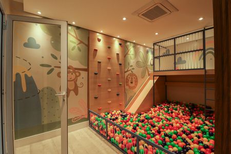 Apartamento à venda com 335m², 4 quartos e 6 vagas Apartamento à venda com 335m², 4 quartos e 6 vagasBrinquedoteca