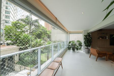 Apartamento à venda com 335m², 4 quartos e 6 vagas Apartamento à venda com 335m², 4 quartos e 6 vagasSala