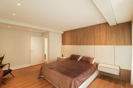 Apartamento à venda com 335m², 4 quartos e 6 vagas Apartamento à venda com 335m², 4 quartos e 6 vagasSuíte 3