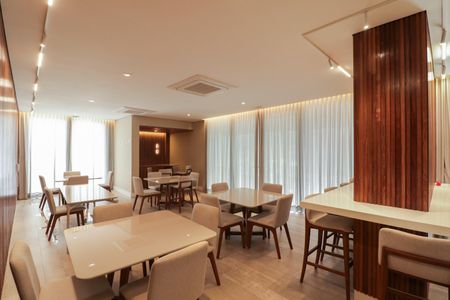 Apartamento à venda com 335m², 4 quartos e 6 vagas Apartamento à venda com 335m², 4 quartos e 6 vagasSalão de Festas