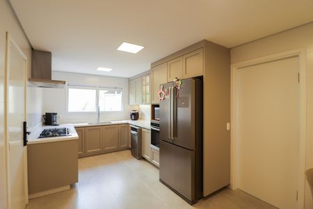 Apartamento à venda com 335m², 4 quartos e 6 vagas Apartamento à venda com 335m², 4 quartos e 6 vagasCozinha e Área de Serviço