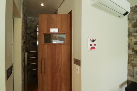 Apartamento à venda com 335m², 4 quartos e 6 vagas Apartamento à venda com 335m², 4 quartos e 6 vagasSauna