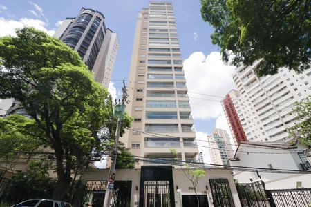 Apartamento à venda com 335m², 4 quartos e 6 vagas Apartamento à venda com 335m², 4 quartos e 6 vagasFachada