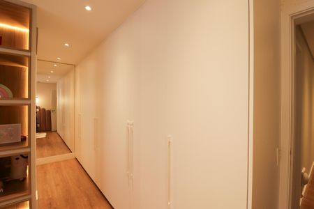 Apartamento à venda com 335m², 4 quartos e 6 vagas Apartamento à venda com 335m², 4 quartos e 6 vagasSuíte 2
