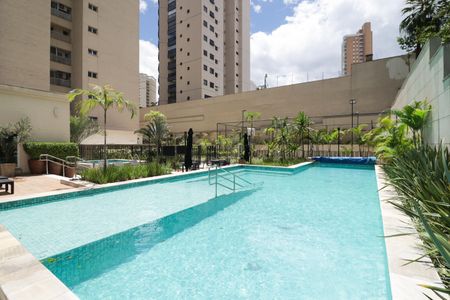 Apartamento à venda com 335m², 4 quartos e 6 vagas Apartamento à venda com 335m², 4 quartos e 6 vagasPiscina