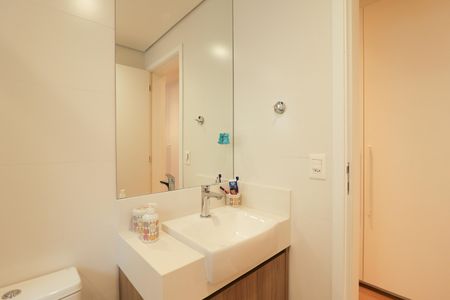 Apartamento à venda com 335m², 4 quartos e 6 vagas Apartamento à venda com 335m², 4 quartos e 6 vagasBanheiro da Suíte 2