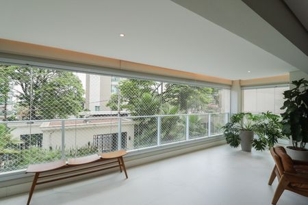 Apartamento à venda com 335m², 4 quartos e 6 vagas Apartamento à venda com 335m², 4 quartos e 6 vagasSala