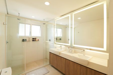 Apartamento à venda com 335m², 4 quartos e 6 vagas Apartamento à venda com 335m², 4 quartos e 6 vagasBanheiro da Suíte 3