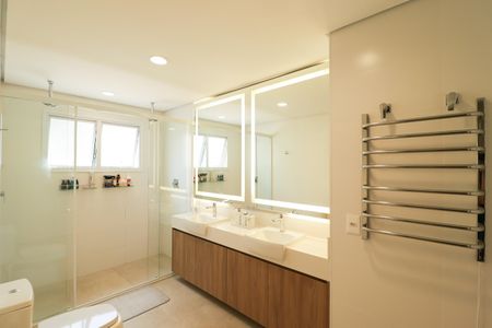 Apartamento à venda com 335m², 4 quartos e 6 vagas Apartamento à venda com 335m², 4 quartos e 6 vagasBanheiro da Suíte 3