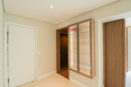 Apartamento à venda com 335m², 4 quartos e 6 vagas Apartamento à venda com 335m², 4 quartos e 6 vagasSala