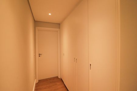 Apartamento à venda com 335m², 4 quartos e 6 vagas Apartamento à venda com 335m², 4 quartos e 6 vagasCorredor