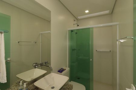 Casa à venda com 184m², 3 quartos e 4 vagasBanheiro da Suíte 2