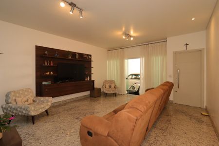 Casa à venda com 184m², 3 quartos e 4 vagasSala