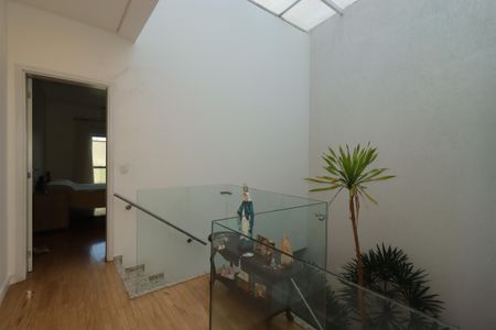 Casa à venda com 184m², 3 quartos e 4 vagasCorredor piso superior
