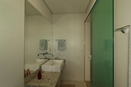 Casa à venda com 184m², 3 quartos e 4 vagasBanheiro da Suíte 1