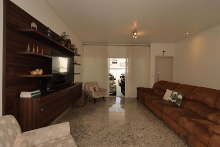 Casa à venda com 184m², 3 quartos e 4 vagasSala
