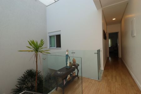 Casa à venda com 184m², 3 quartos e 4 vagasCorredor piso superior