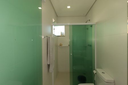 Casa à venda com 184m², 3 quartos e 4 vagasBanheiro da Suíte 1