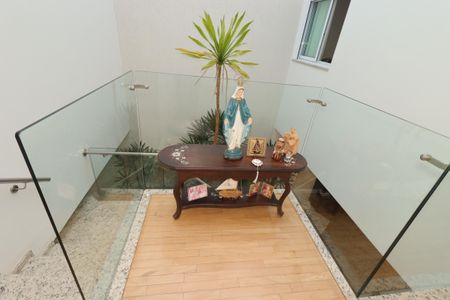Casa à venda com 184m², 3 quartos e 4 vagasCorredor piso superior
