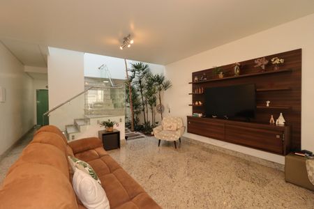 Casa à venda com 184m², 3 quartos e 4 vagasSala