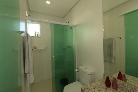 Casa à venda com 184m², 3 quartos e 4 vagasBanheiro da Suíte 1