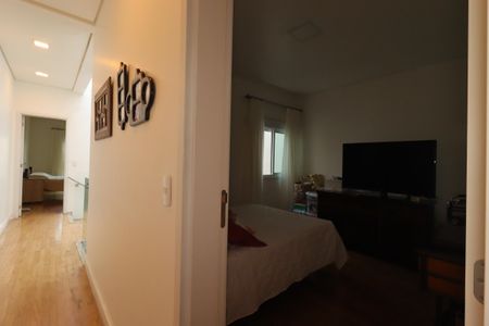 Casa à venda com 184m², 3 quartos e 4 vagasCorredor piso superior